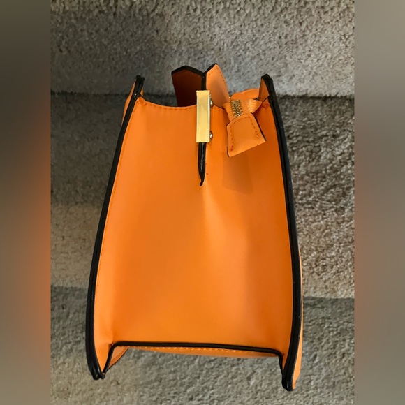 LIKE BRAND NEW! USED ONCE! STEVE MADDEN BEVELYN CROSSBODY SATCHEL-TIK TOK VIRAL - Picture 10 of 13